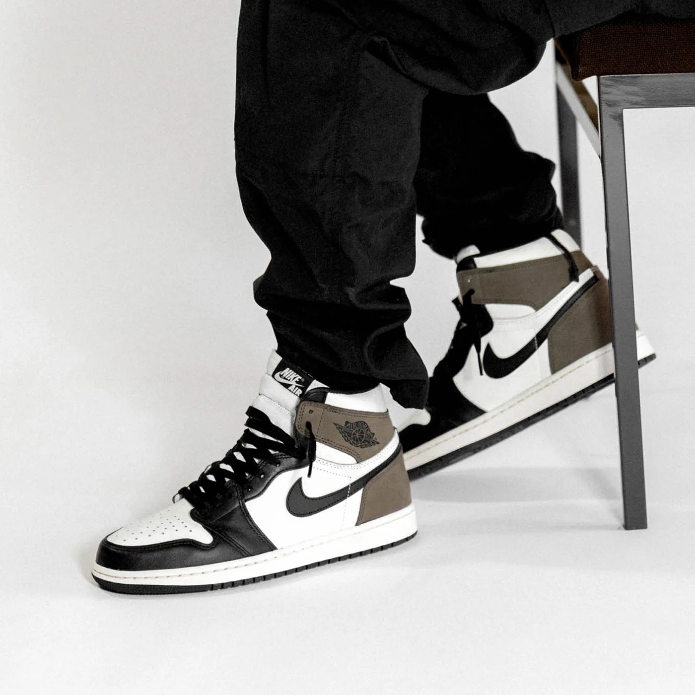 Air Jordan 1 Retro High OG 'Dark Mocha'