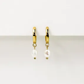 Iysa Freshwater Pearl Huggie Earrings