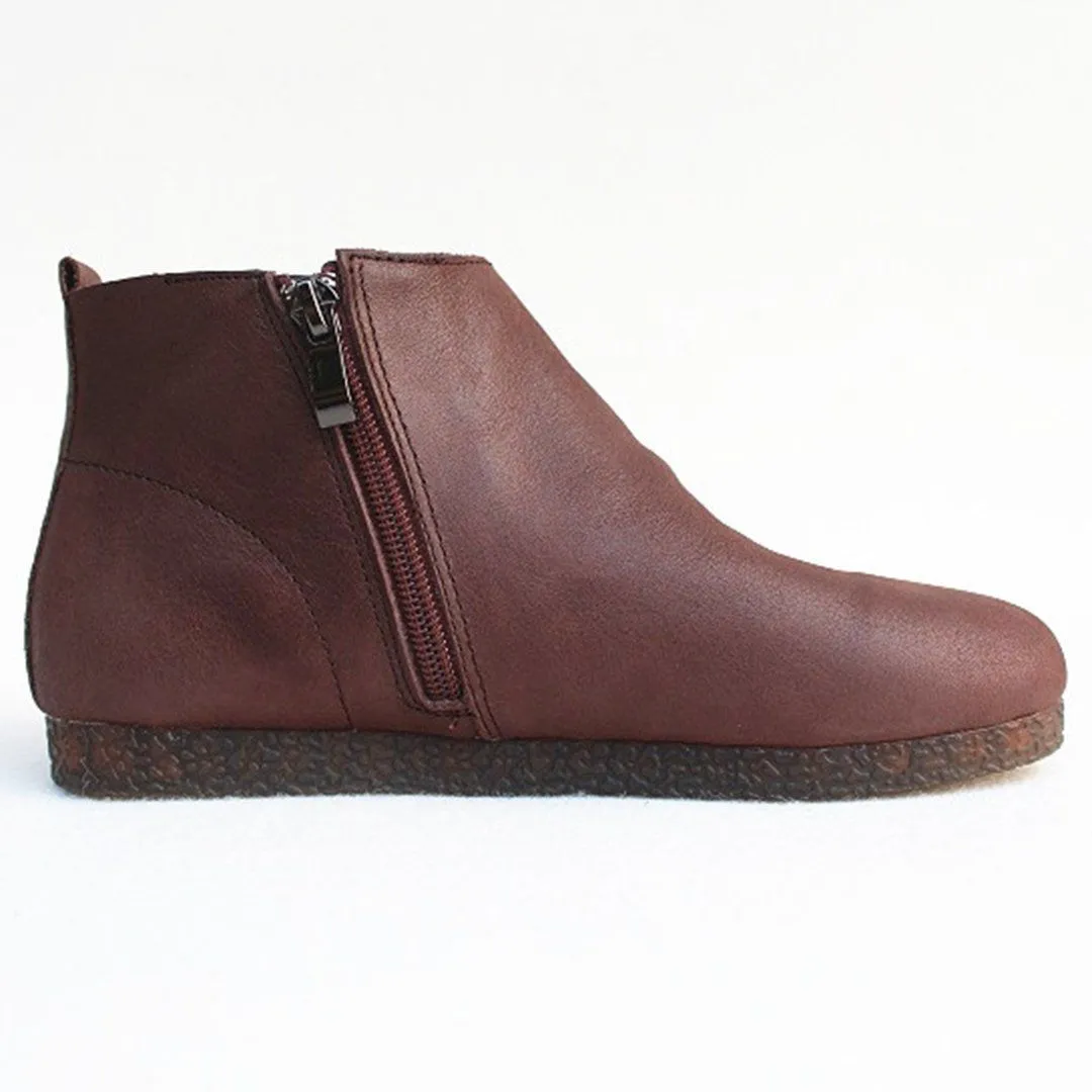 Knob Knot Leather Boots