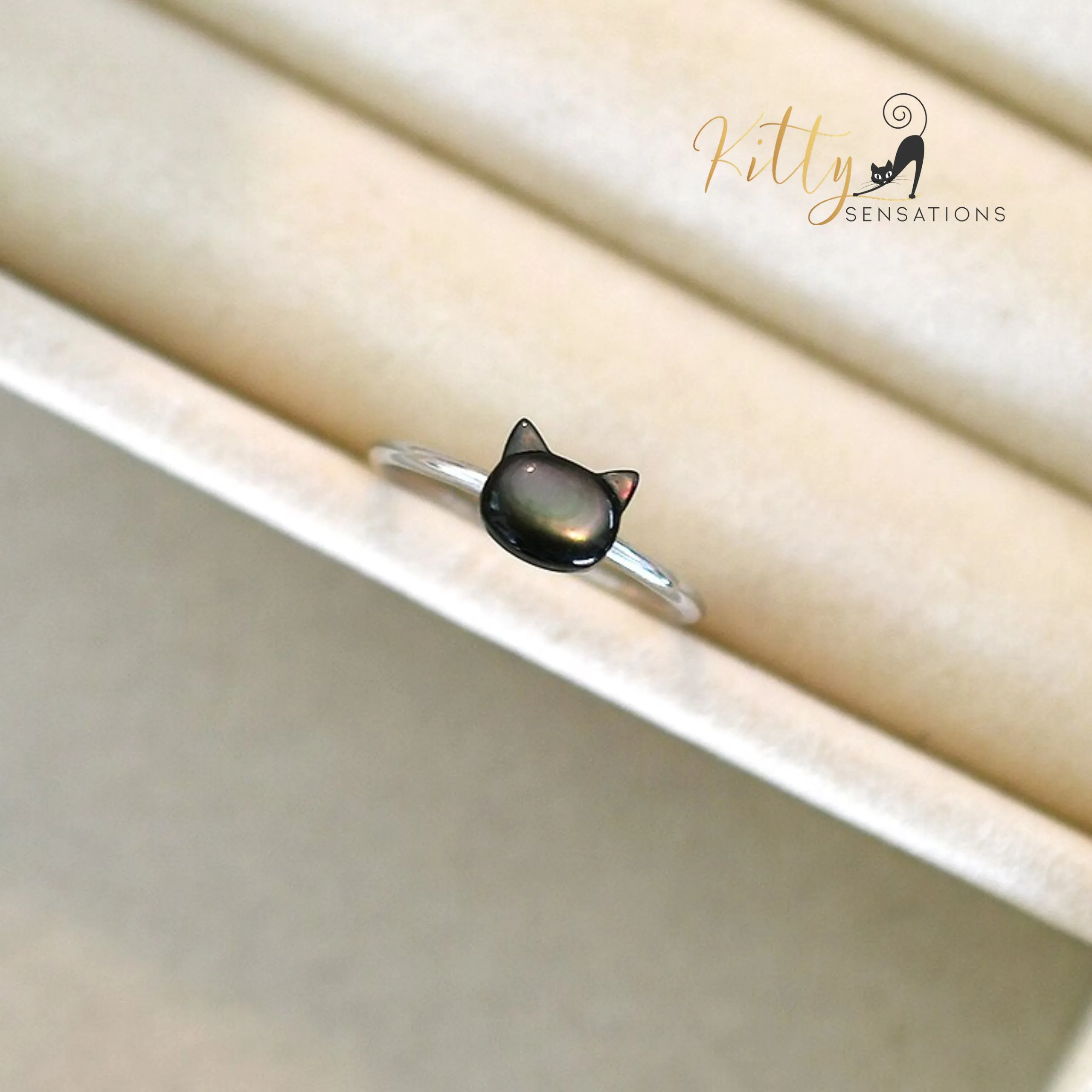 Mother-of-Pearl Cat Ring in Solid 925 Sterling Silver (Adjustable)