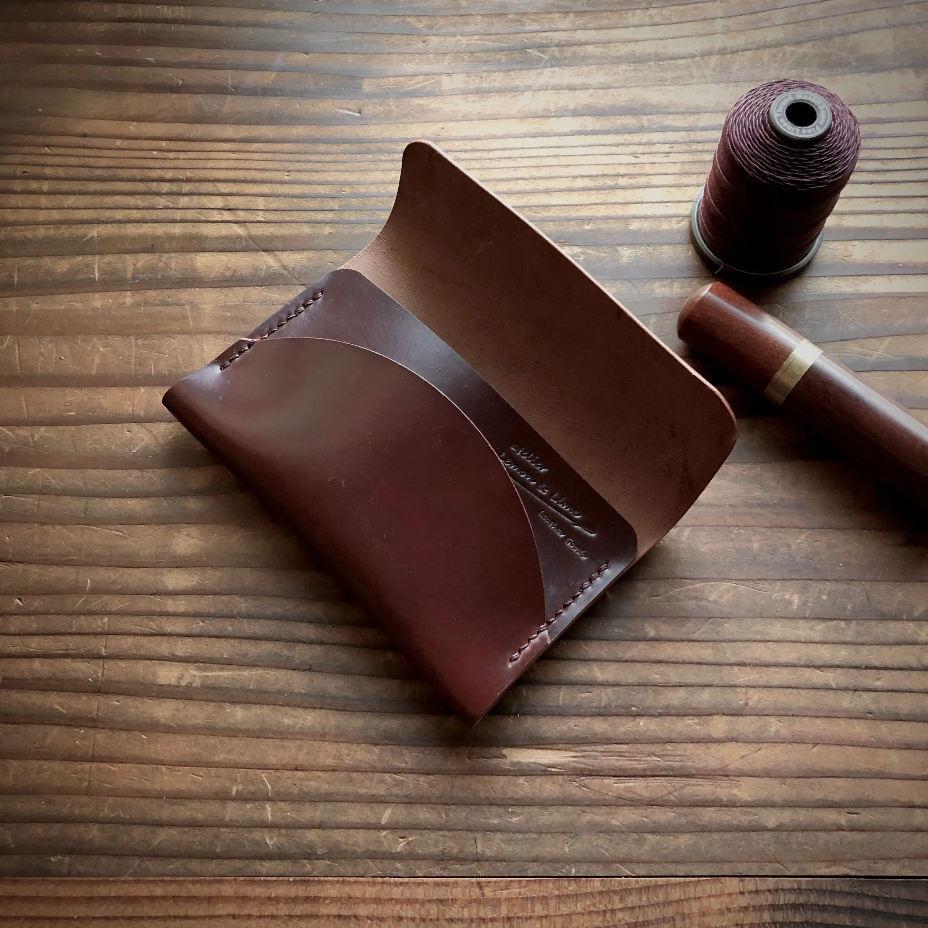 Shell Wallet / Simple / Card Holder with Flap【Horween】シェルコードバンのフラップで留めるカードホルダー