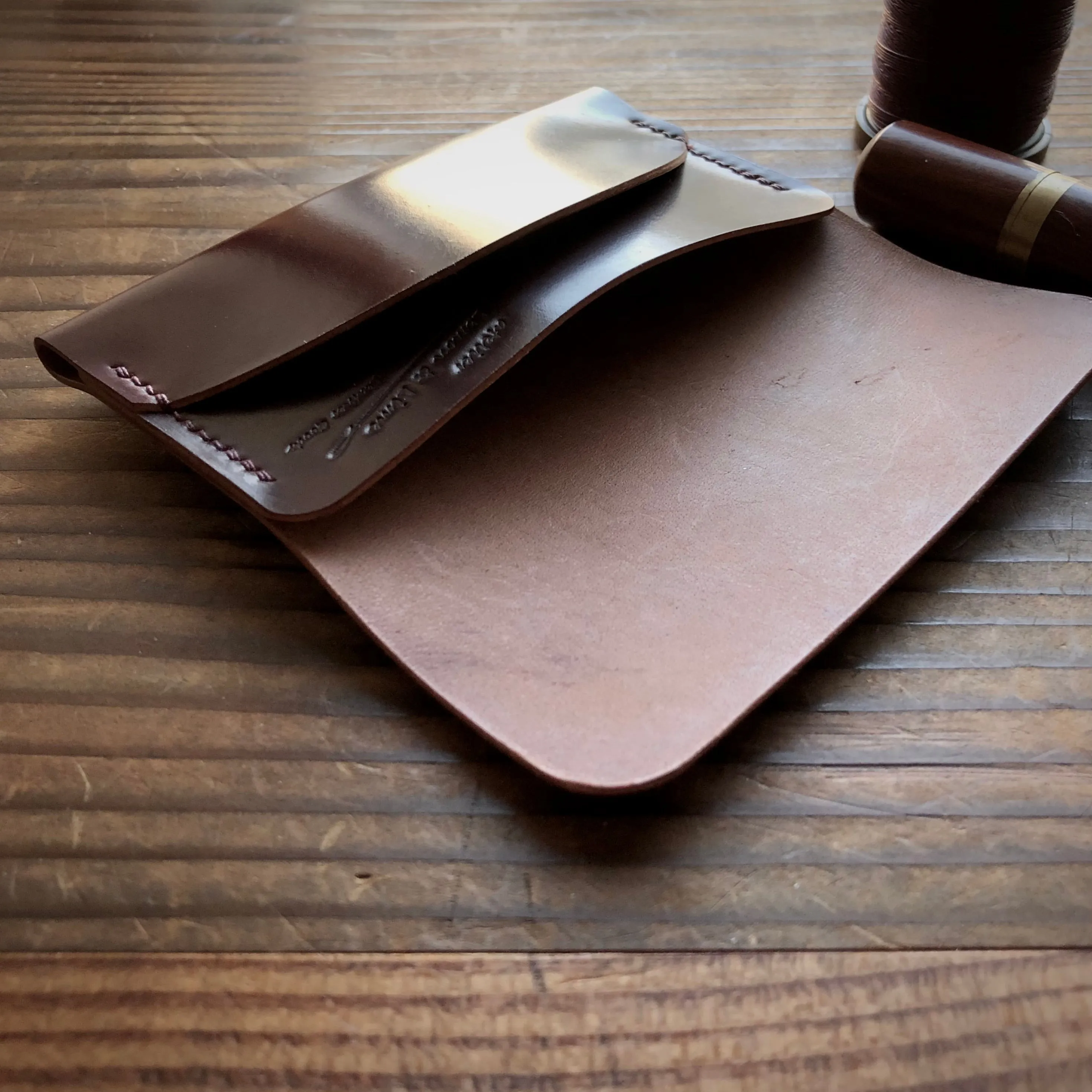 Shell Wallet / Simple / Card Holder with Flap【Horween】シェルコードバンのフラップで留めるカードホルダー