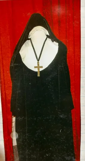 Small Adult Nunn Costume 8