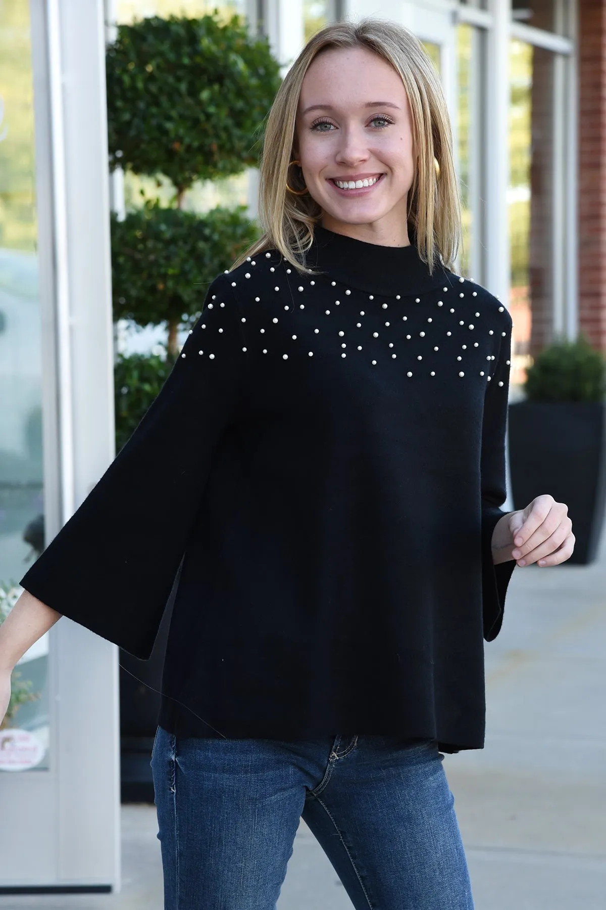 STAND OUT SWEATER -BLACK PEARLS