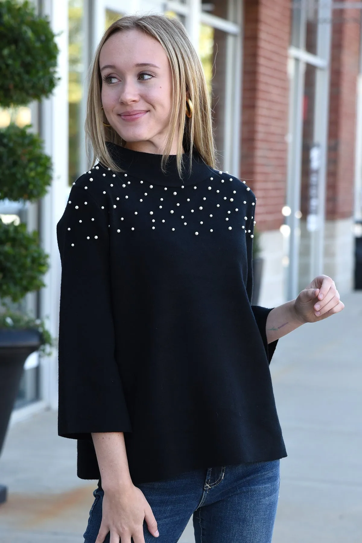 STAND OUT SWEATER -BLACK PEARLS